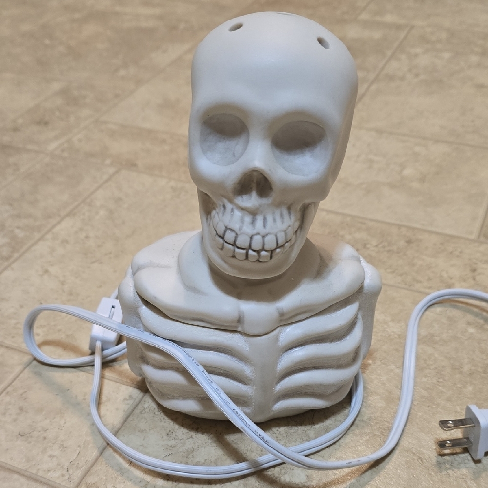 Scentsy Glow-In-The-Dark Skull Warmer